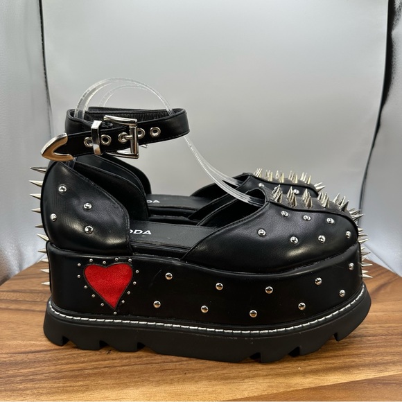 Lamoda Dolls Kill Studded Spiked Platform‎ Heart Shoes Black Goth Punk Women's 7 - Picture 1 of 9